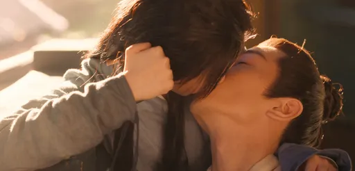 毛曉彤霸氣壁咚瞬間毀了　被陳曉笑粗魯女「什麼玩意」