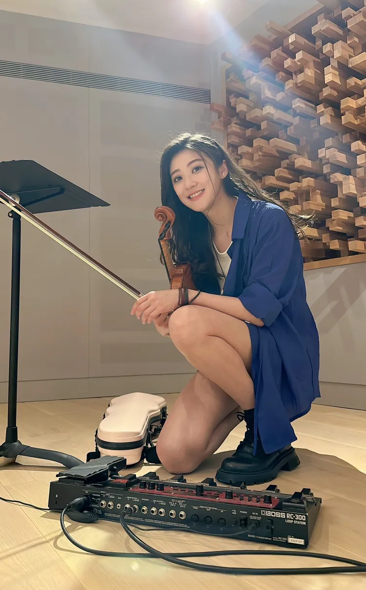 林逸欣上節目小提琴才藝驚豔全場。鑫羽工作室提供