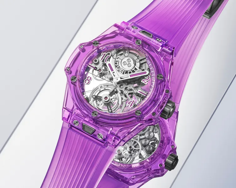 正反面皆可清晰欣賞到錶款搭載的HUB6035自動上鍊陀飛輪機芯。品牌提供