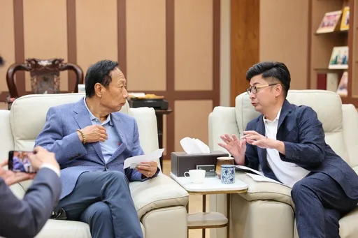 赴郭台銘豪宅密會 挺郭議長曝會談過程:像閨蜜一樣