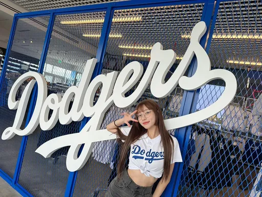  林襄和樂天女孩遠征美國！第1站在道奇球場拍網美照　這點讓她好心痛