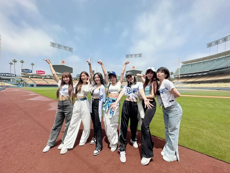 樂天女孩站上道奇球場。   樂天女孩提供