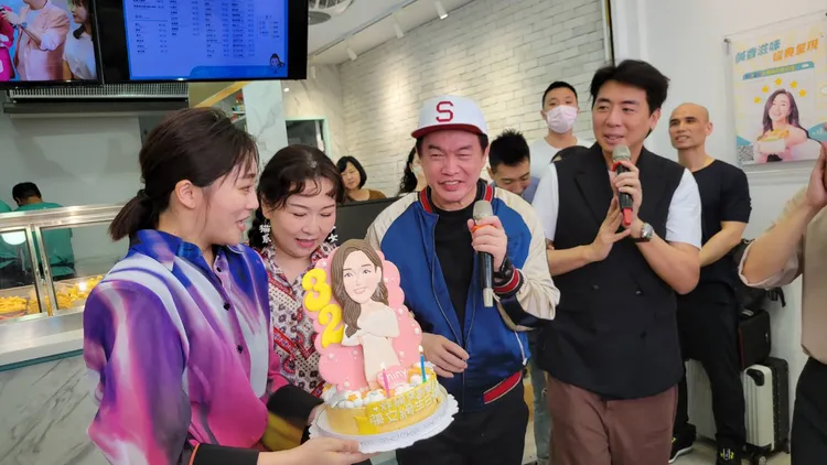 現場幫張文綺慶生。葉文正攝