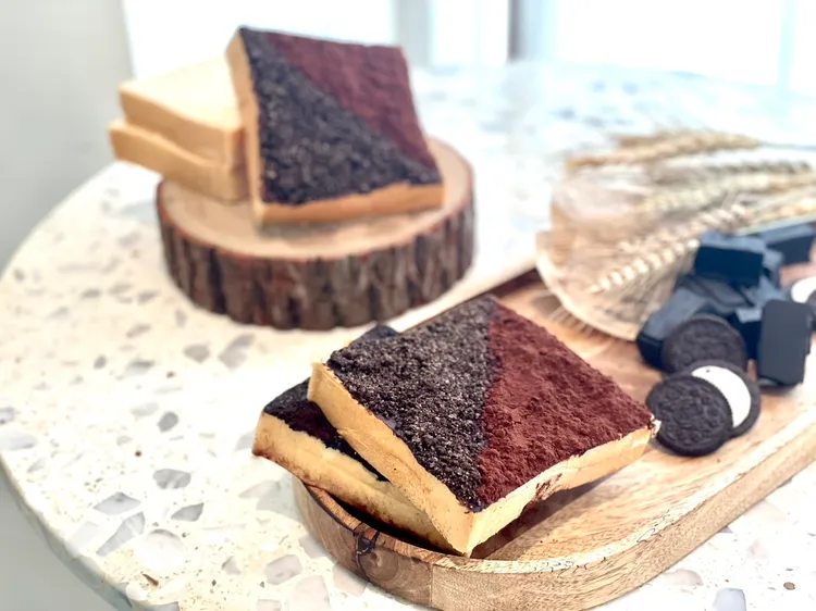 「法芙娜巧克力生吐司厚片」，採用可可脂含量高達63%的頂級法芙娜巧克力製成雙層口感，即日起限量開賣。曾仲葳攝