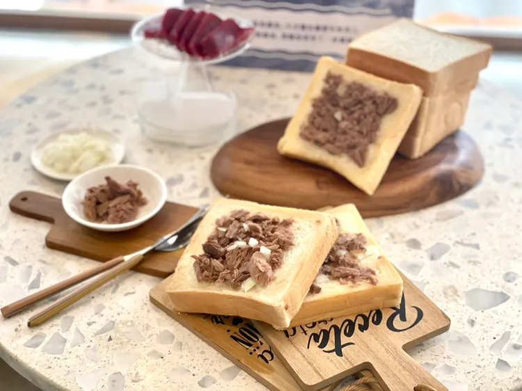 「蘇澳黑鮪魚生吐司厚片」限量6尾黑鮪魚製成，售完為止。曾仲葳攝