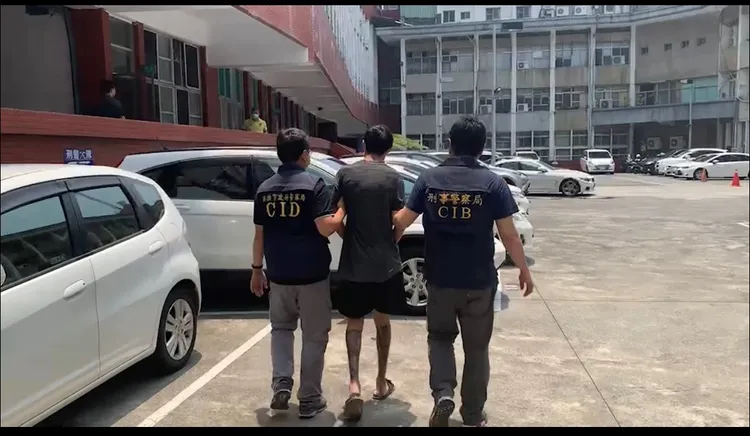 莊姓嫌犯剛從橋頭地檢署出來，又被警方查獲槍彈。警方提供