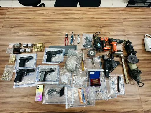 男子出庭應訊車內竟藏這東西 刑事局中打赴高雄搜出2槍6彈