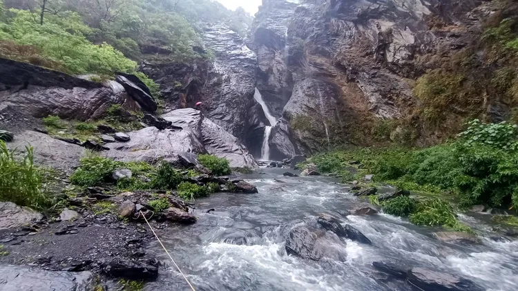 屏東警消今持續入山搜尋3名失蹤者。讀者提供