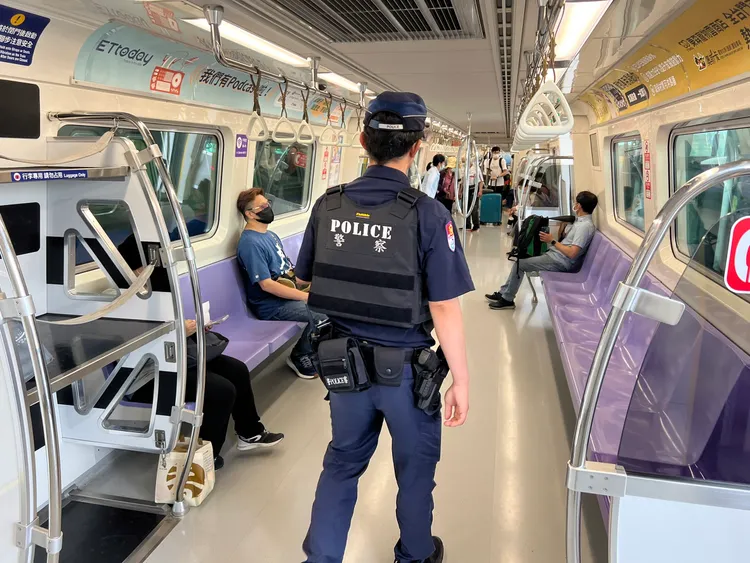 警方加強巡邏。桃園捷運警察隊提供