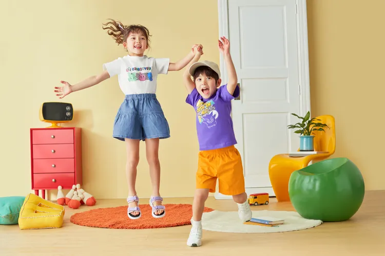 超人氣動漫「寶可夢」聯名系列將於5/5推出多款童裝及嬰幼兒單品，390元起，即可為寶貝們穿出今夏最可愛的超萌造型。業者提供