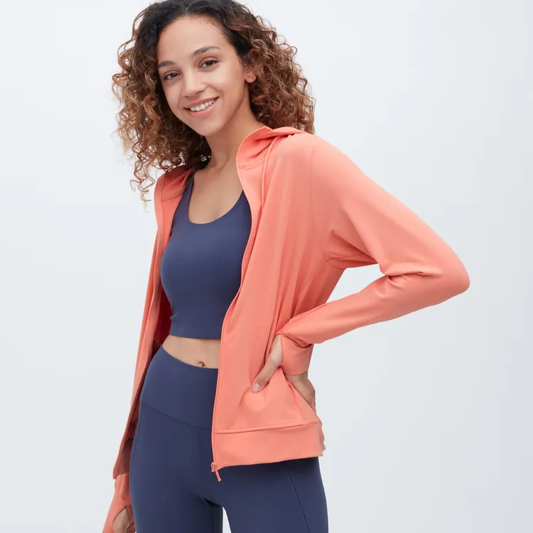 女裝 AIRism防曬抗UV網眼連帽外套（長袖）特價790元。業者提供