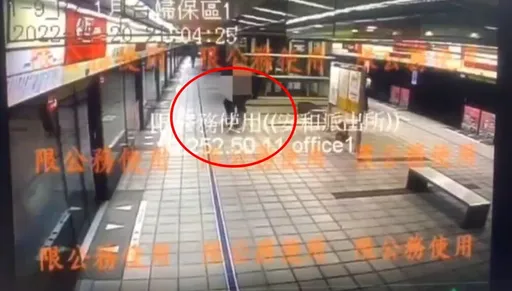 捷运恐怖色狼强压2女倒地揉奶 连续袭胸画面曝光