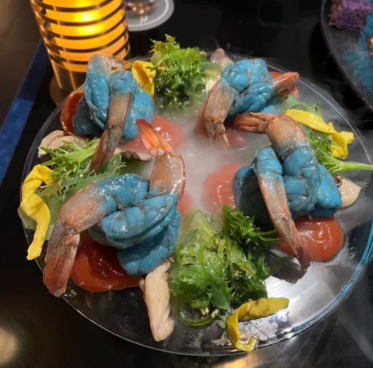 網友分享在迪士尼星戰旅館吃到的鮮蝦大餐。翻攝推特