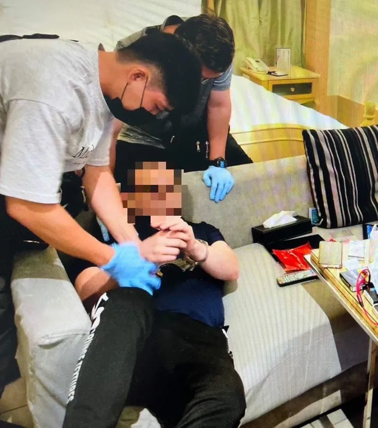 逮捕吸毒男子。新竹市警局提供