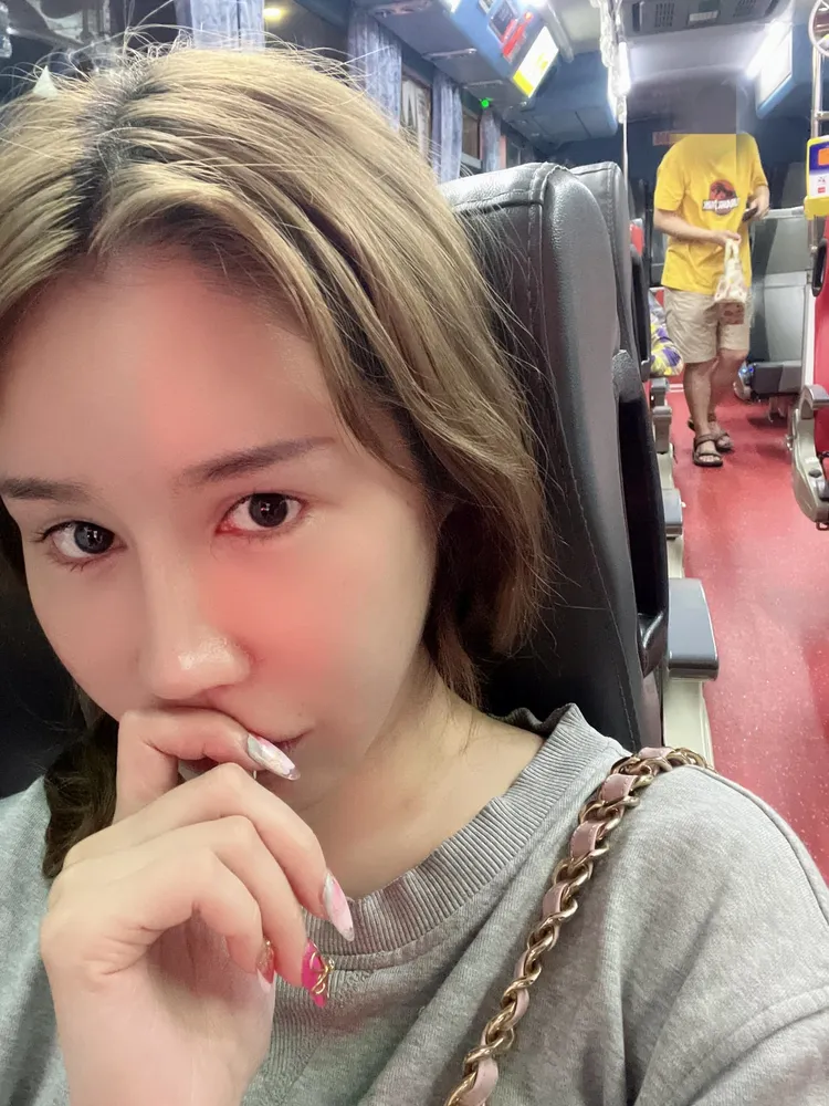 辛尤里沒穿內衣內褲就搭公車。翻攝自辛尤里臉書