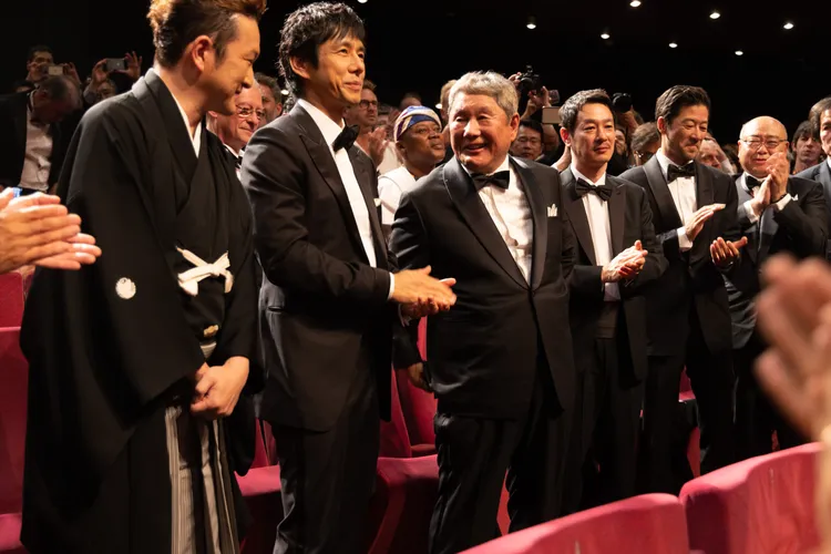 北野武自導自演的新片《首》在坎城首映迴響熱烈。翻攝kubi_movie推特