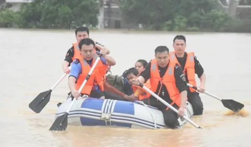 中國華南遭特大豪雨水扁 江西緊急撤離1萬人