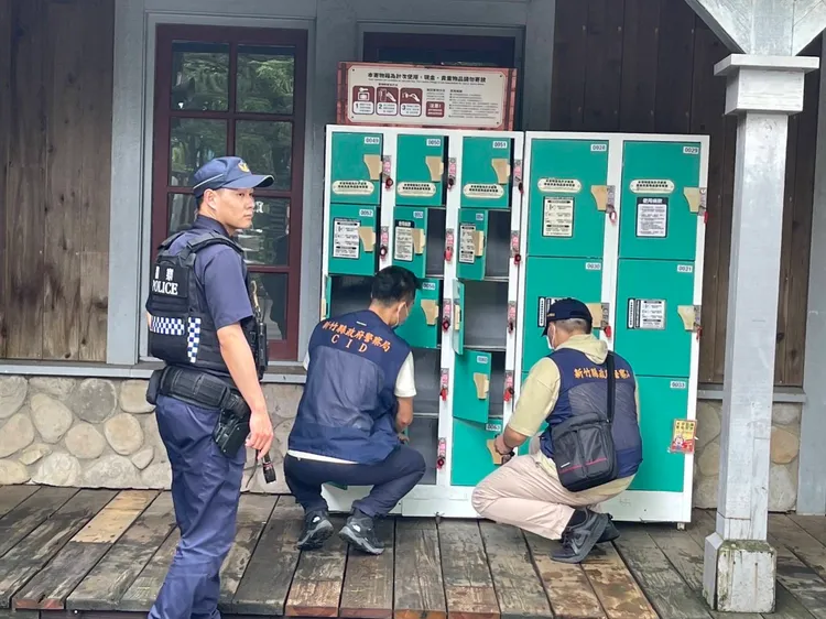 警方入園清查。新埔警分局提供