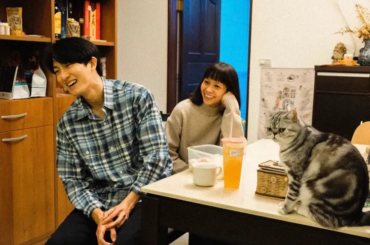 黃姵嘉（右）和邱昊奇下個月就交往1年。翻攝邱昊奇IG