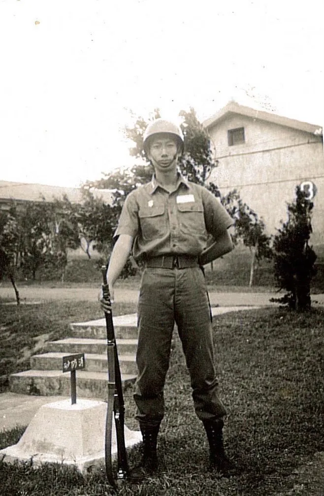 郭台銘說從軍時常常被夢中隆隆的砲聲驚醒。郭辦提供