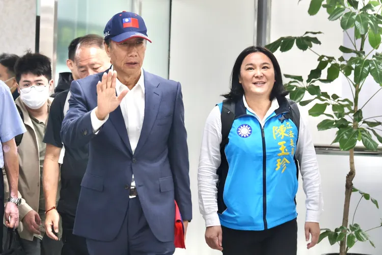 金門立委陳玉珍昨陪同郭台銘發表和平宣言。資料照片，林林攝