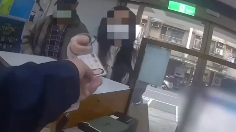 警方通知女學生前來領取。翻攝畫面