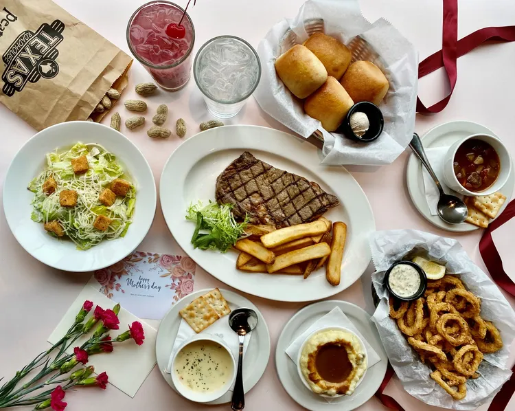 Texas Roadhouse除了雙人或四人套餐，消費滿額再抽精美鑽飾。業者提供