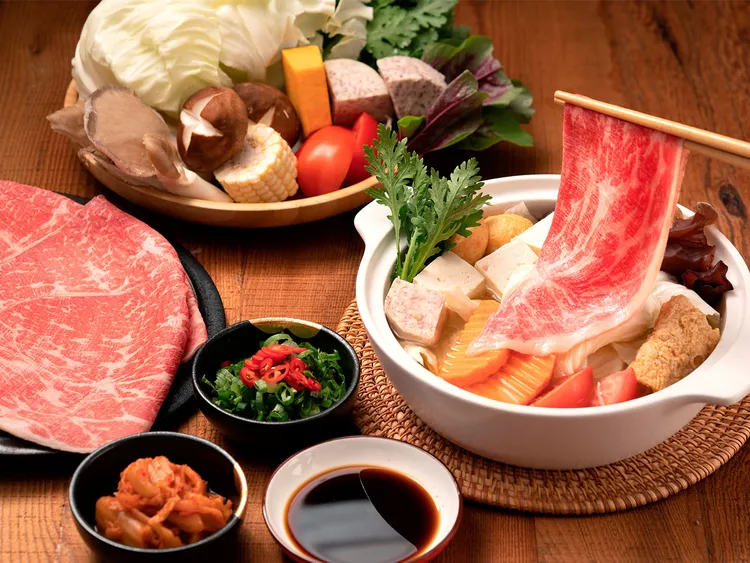 參與和牛涮LINE遊戲領券，媽媽本人享套餐9折。業者提供