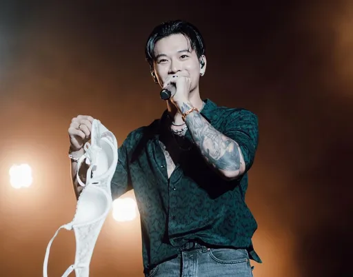 高爾宣女友芮德不要看　妳男人嗨唱收女粉原味內衣