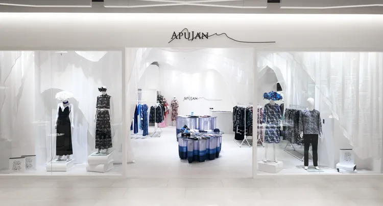 APUJAN在台開出的首家直營門店，坐落於位在大直的「NOKE忠泰樂生活」中。品牌提供