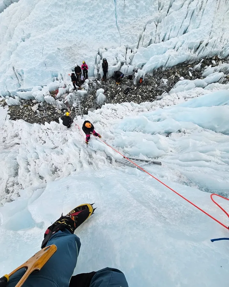 曾格爾正進行無氧攀登聖母峰挑戰。翻攝自曾格爾臉書