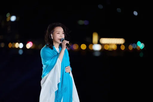 「療傷系天后」辛曉琪衰被阿伯壓傷 膝蓋濺血傷勢曝光了