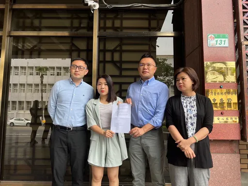 陈欧珀卷im.B诈团风暴退选！徐巧芯告发涉贪　黄伟哲合照主嫌也挨告