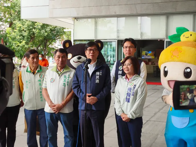 高雄連日來都有下雨，陳其邁今早開心地說有如吃了大補丸。吳慧芬攝