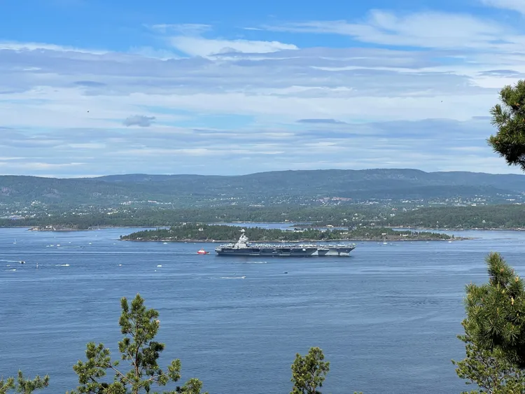媒體指，福特號數日後將駛向北極參加「北極挑戰演習」。路透社