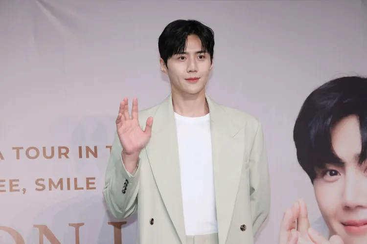 金宣虎自豪酒窩天生麗質。鄭孟晃攝