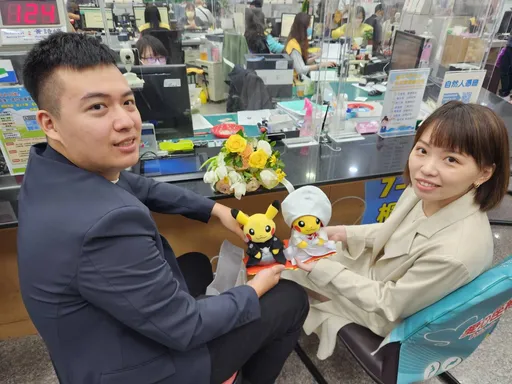 他追到學霸女友長跑12年　互許終身！「婚禮皮卡丘」見證愛情