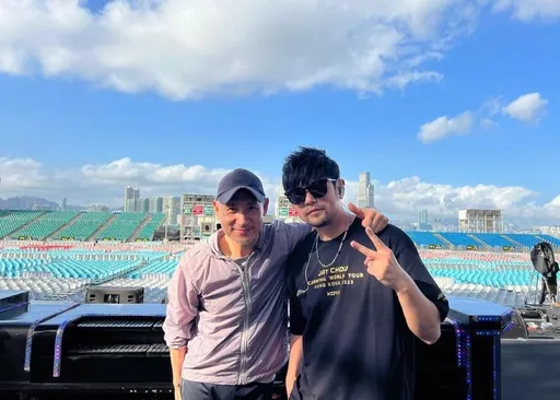 兩代天王合體！周杰倫香港開唱歌神張學友來了