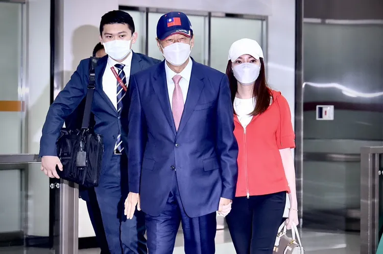 郭台銘無緣參選總統，5/19與太太曾馨瑩搭機赴日散心。資料照片