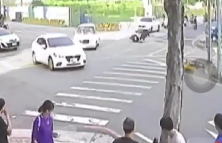 男子耍帥後自摔。翻攝自爆料公社