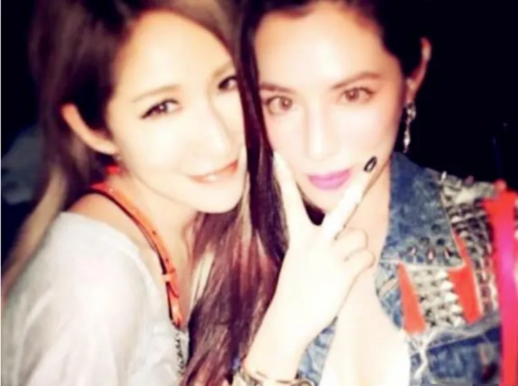 石貞善（右）和蕭亞軒是麻吉。翻攝石貞善IG