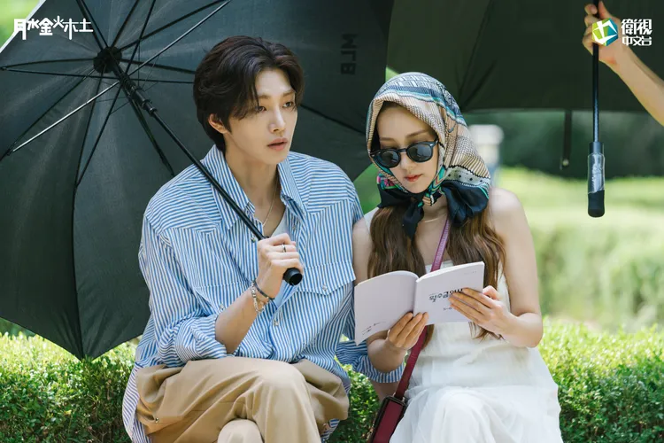 朴敏英（右）另一位客戶是金宰永飾演的韓流巨星。衛視中文台提供