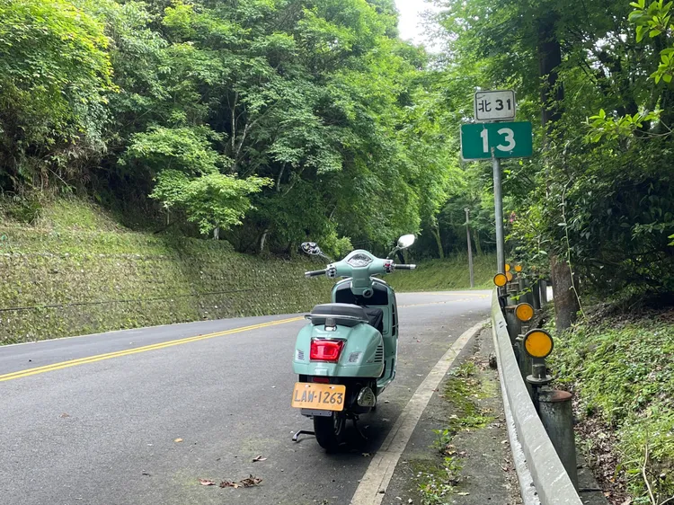 北31線道汐平公路平日車輛稀少，道路鋪面大部分都維持不錯，是騎士間熱門遛車勝地。林浩昇攝