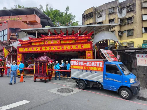 媽祖生日熱鬧遶境　汐止警「打詐護民」宣導反詐