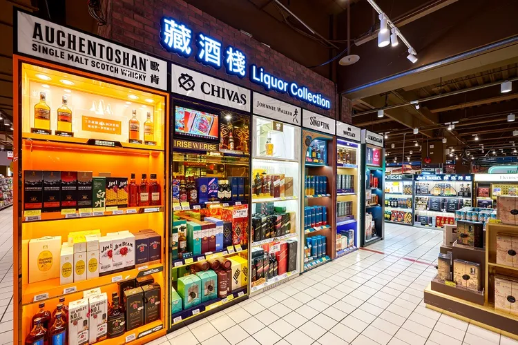 大潤發內湖店有最齊全的「藏酒棧」。業者提供