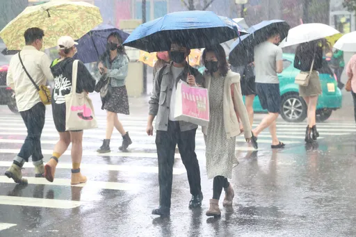 瑪娃減弱為中颱！今晚有強風出現　海警發布時間曝