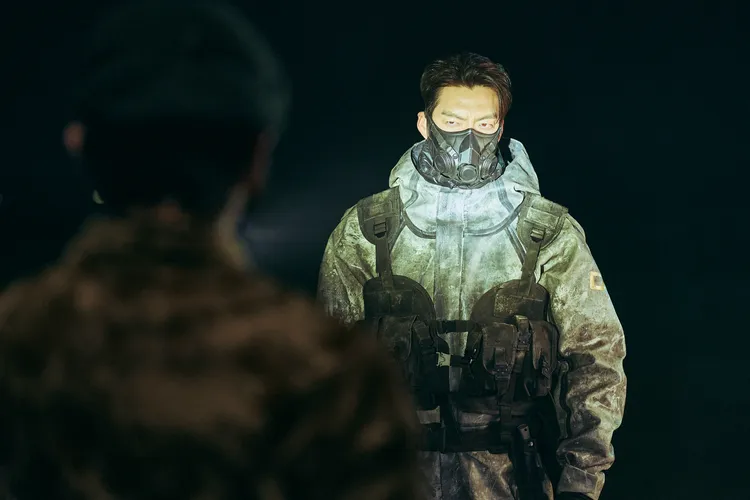 李絮讚金宇彬戴著口罩時，眼睛炯炯有神。Netflix提供