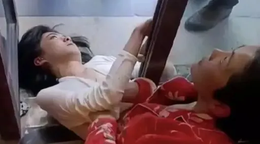 「我兒讀博士、她媽是瘸子」惡婆婆將媳婦重壓在地 苦媳生無可戀令人惜