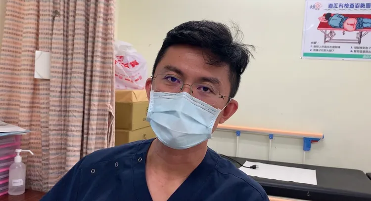 高雄長庚醫院大腸直腸外科主治醫師蔡隆建議民眾先以多喝水、多吃含膳食纖維的蔬果與適度運動來改善便秘。吳慧芬攝