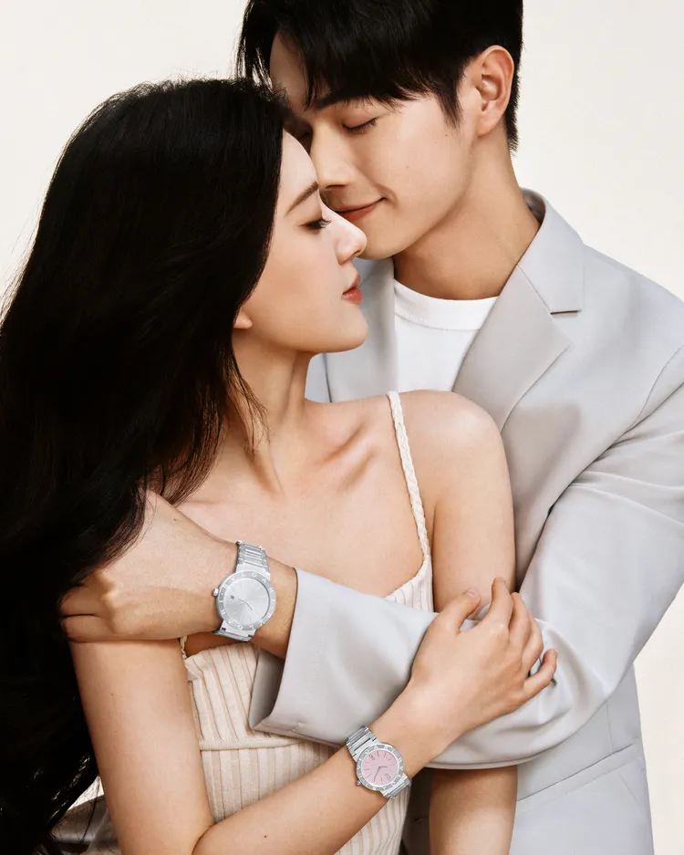 許凱（右）與中國女星趙露思在義大利精品寶格麗的「撮合」下再續前緣，為品牌拍攝520形象大片。品牌提供